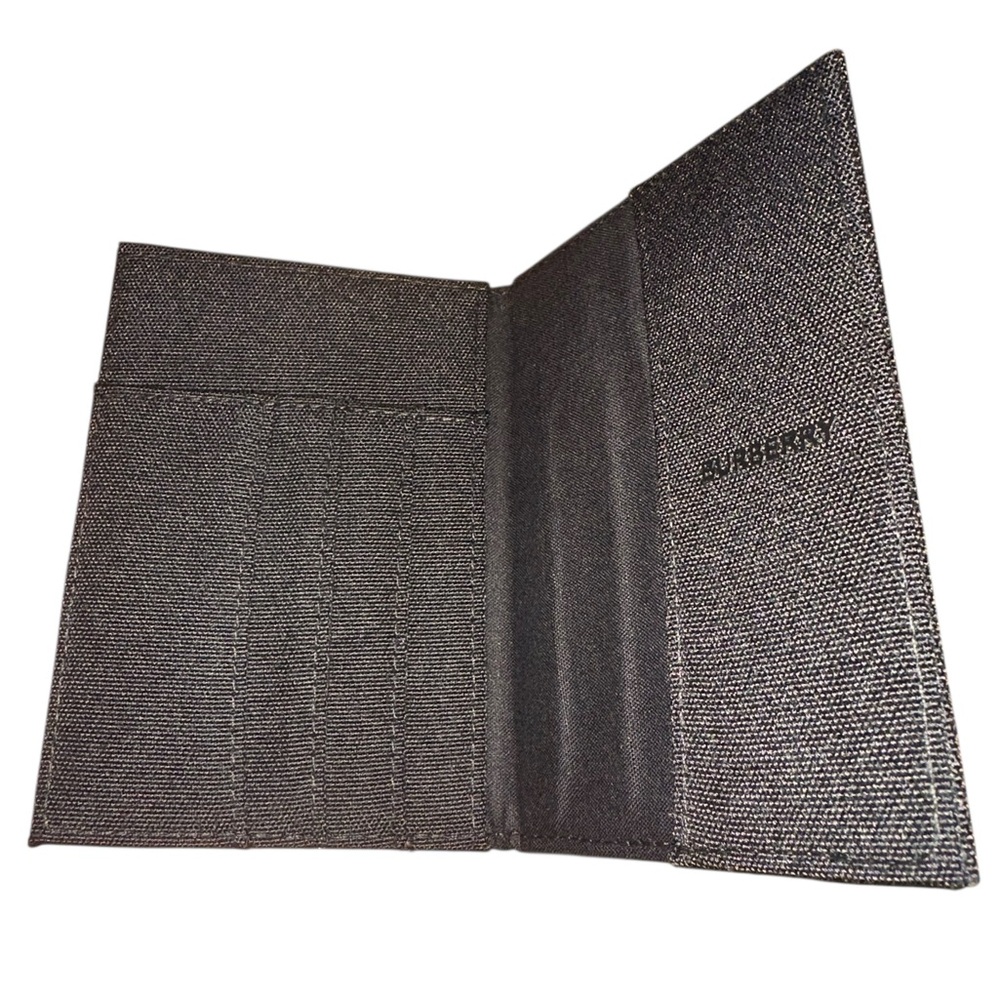 Burberry Passport Holder NWT‎ - Picture 3 of 13